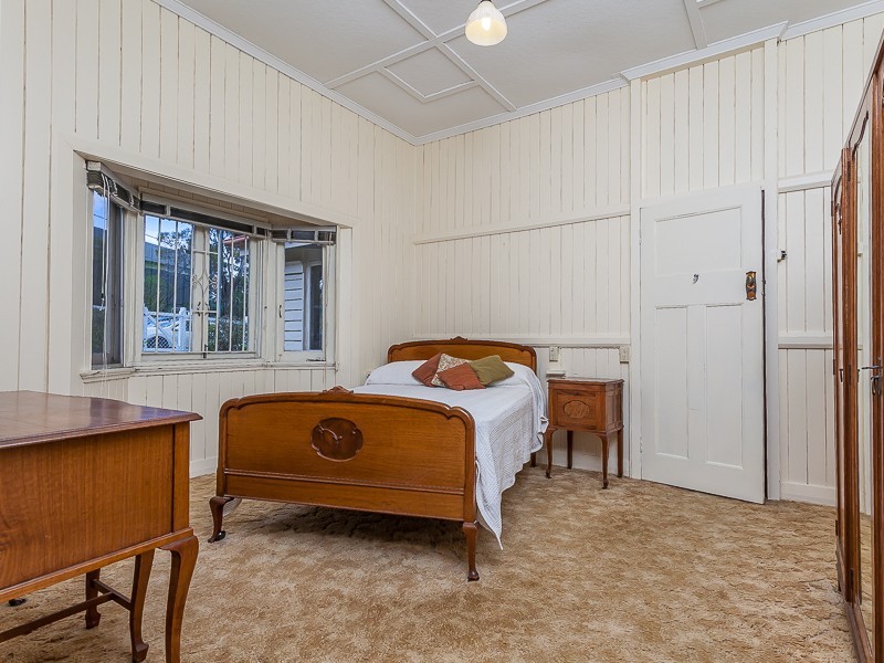 16 Cecil Road, Bardon QLD 4065