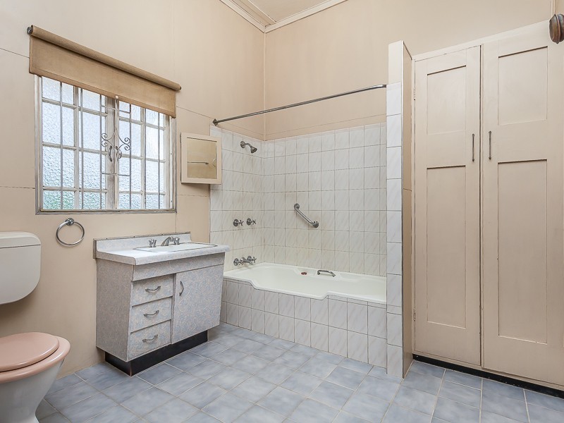 16 Cecil Road, Bardon QLD 4065