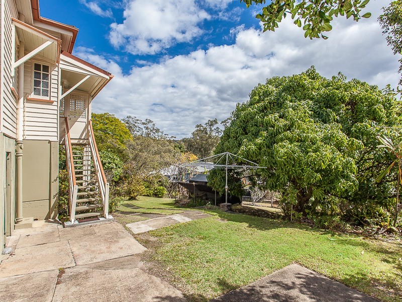16 Cecil Road, Bardon QLD 4065