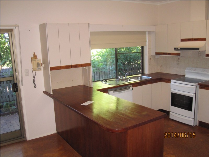 33 Burrumbuck Street, Chapel Hill QLD 4069