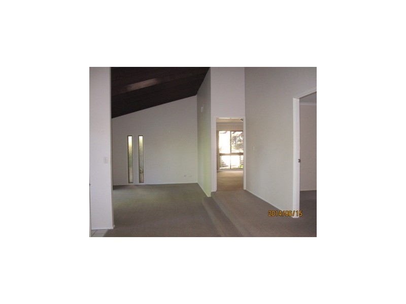 33 Burrumbuck Street, Chapel Hill QLD 4069