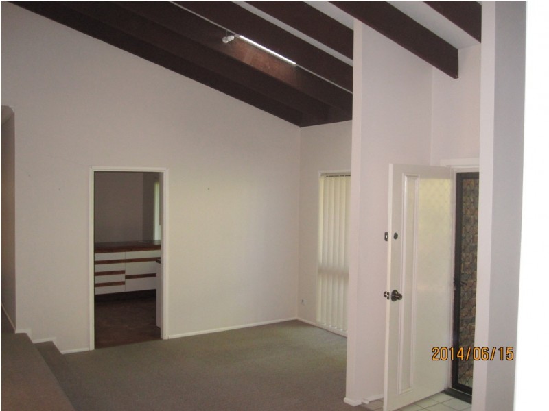 33 Burrumbuck Street, Chapel Hill QLD 4069