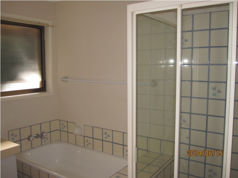 33 Burrumbuck Street, Chapel Hill QLD 4069