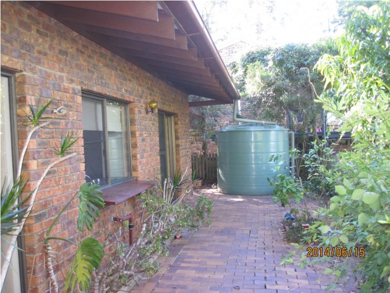 33 Burrumbuck Street, Chapel Hill QLD 4069