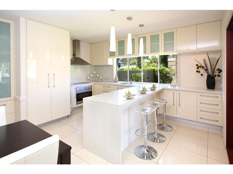 4 SAMUEL PL, Sinnamon Park QLD 4073