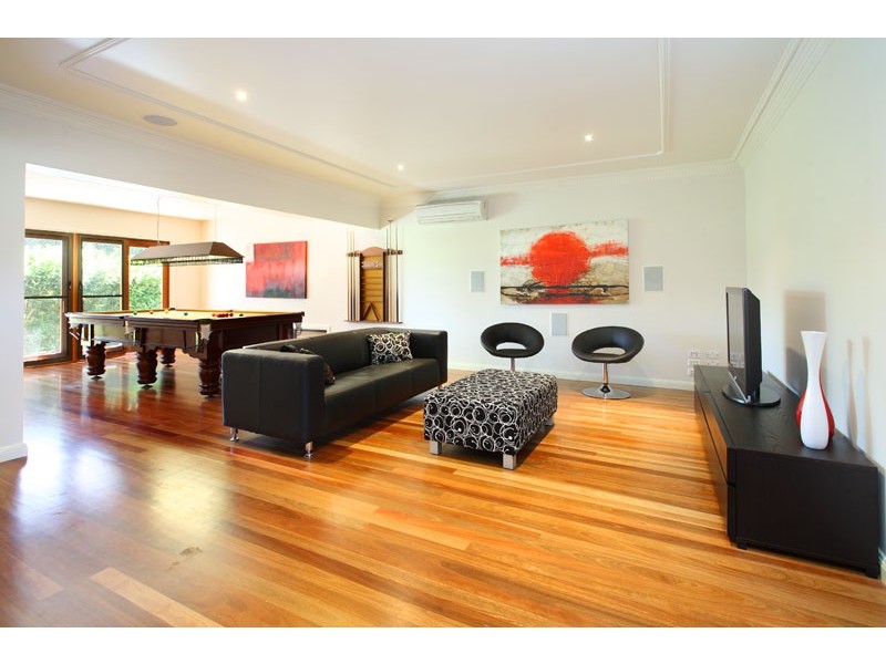 4 SAMUEL PL, Sinnamon Park QLD 4073