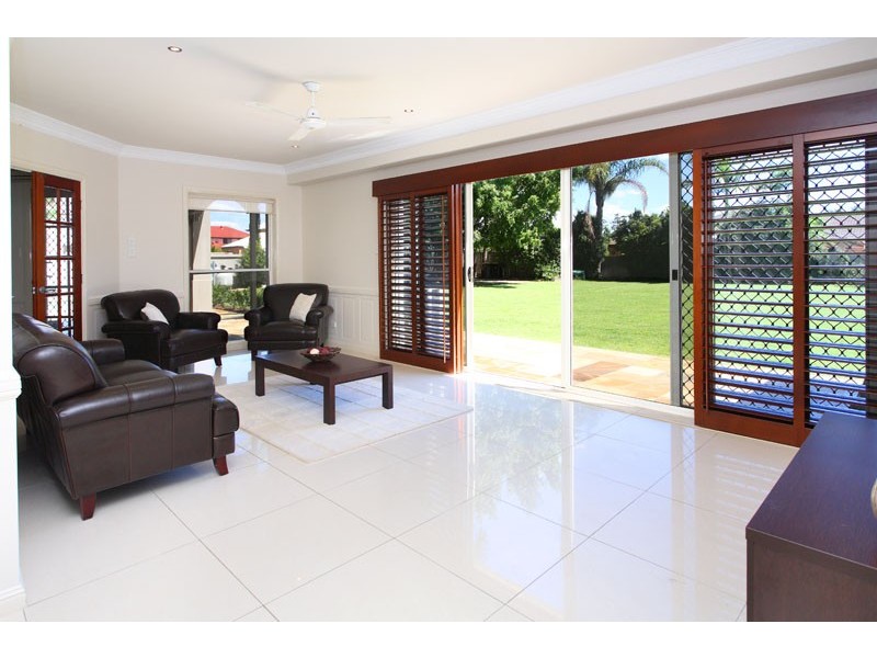 4 SAMUEL PL, Sinnamon Park QLD 4073