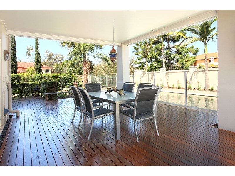 4 SAMUEL PL, Sinnamon Park QLD 4073