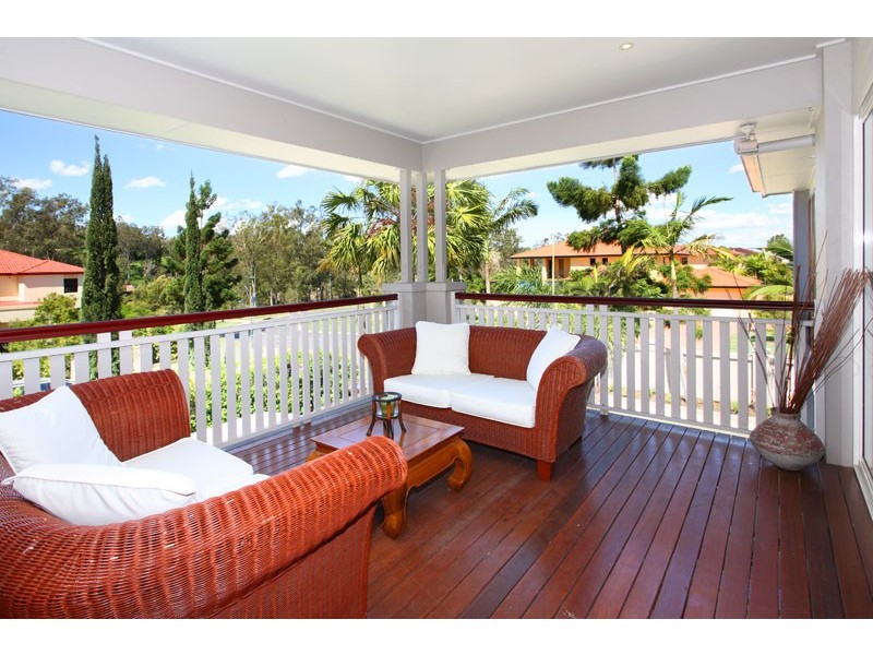 4 SAMUEL PL, Sinnamon Park QLD 4073