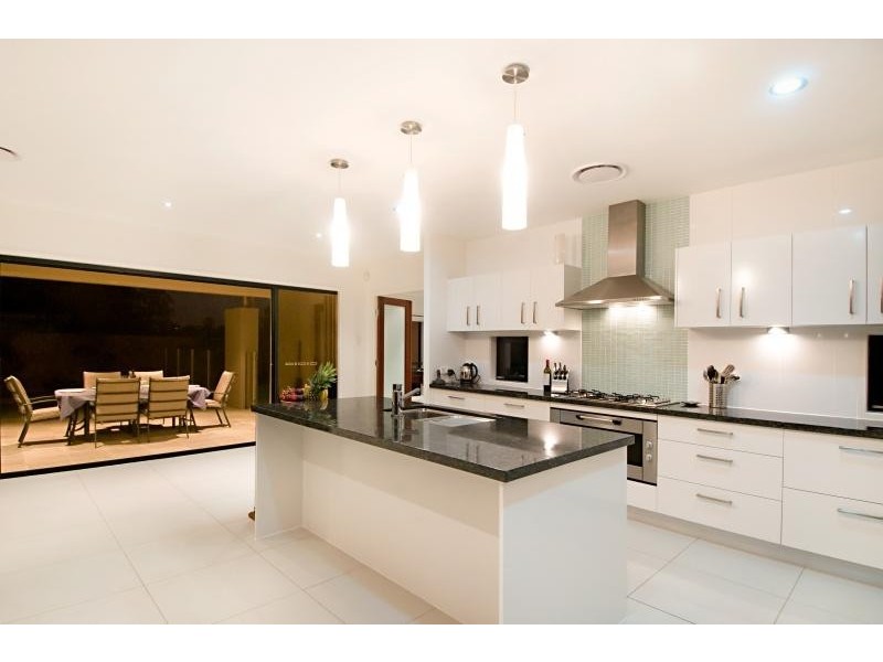 4 PALMER PLACE, Sinnamon Park QLD 4073