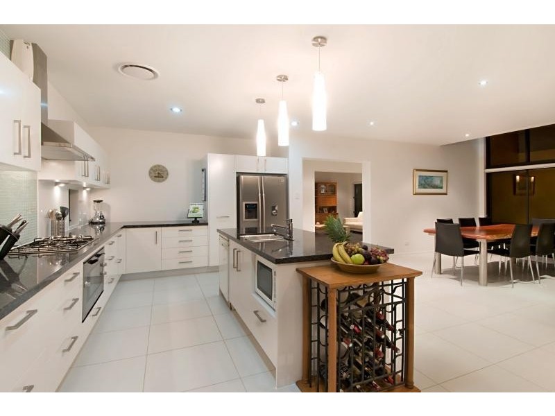 4 PALMER PLACE, Sinnamon Park QLD 4073