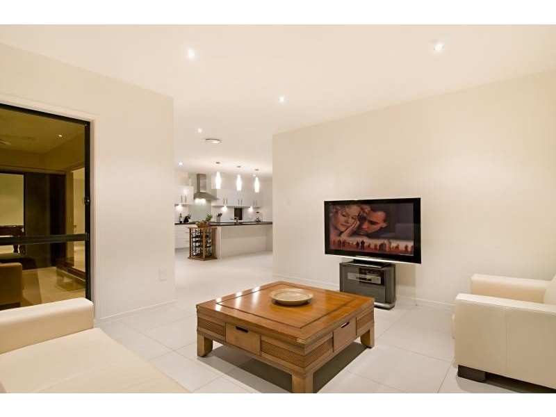 4 PALMER PLACE, Sinnamon Park QLD 4073