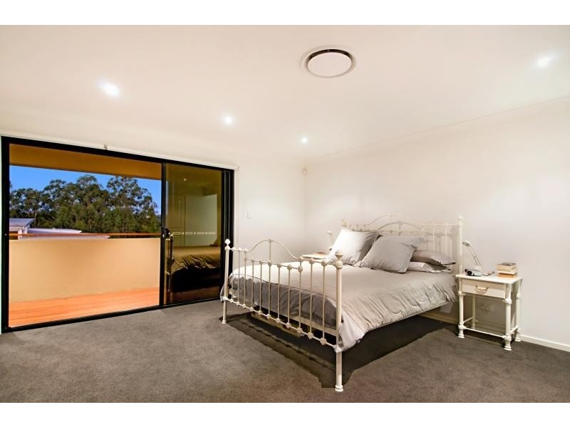4 PALMER PLACE, Sinnamon Park QLD 4073