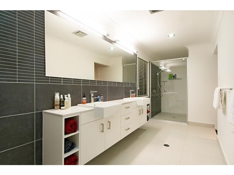 4 PALMER PLACE, Sinnamon Park QLD 4073