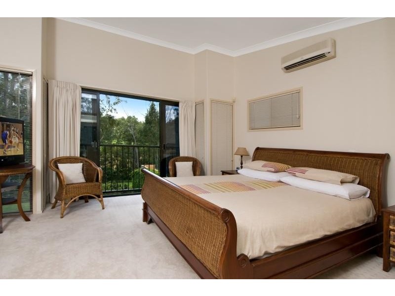 7 SAMUEL PLACE, Sinnamon Park QLD 4073