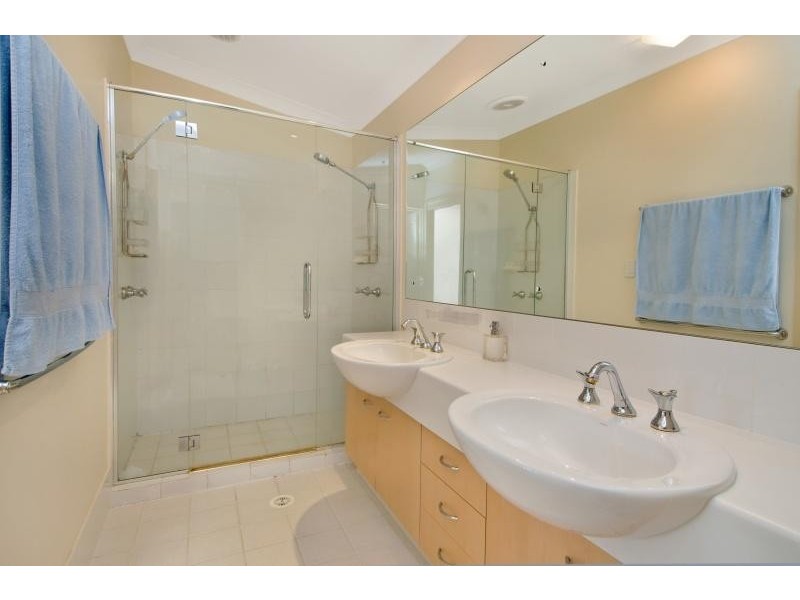 7 SAMUEL PLACE, Sinnamon Park QLD 4073
