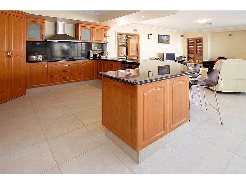 12 BARCOO CR, Sinnamon Park QLD 4073