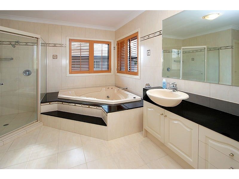 12 BARCOO CR, Sinnamon Park QLD 4073