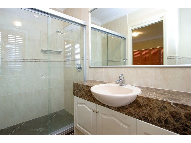 12 BARCOO CR, Sinnamon Park QLD 4073