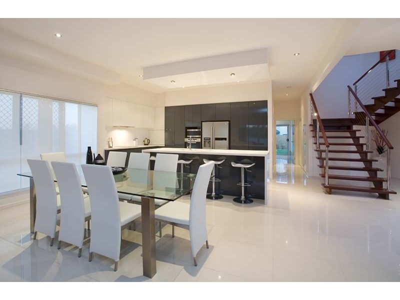 4 COOPERS CLOSE, Sinnamon Park QLD 4073