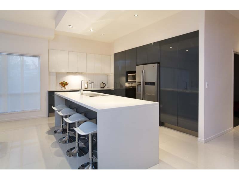 4 COOPERS CLOSE, Sinnamon Park QLD 4073