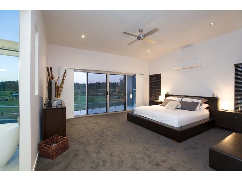 4 COOPERS CLOSE, Sinnamon Park QLD 4073