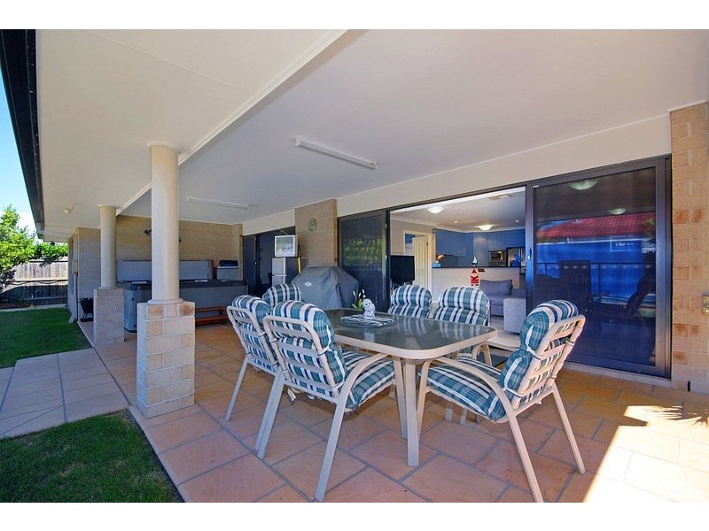 34 FURNESS CR, Sinnamon Park QLD 4073
