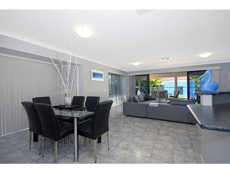 34 FURNESS CR, Sinnamon Park QLD 4073