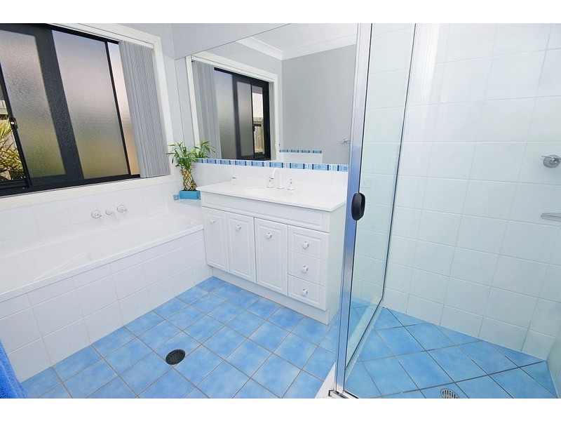 34 FURNESS CR, Sinnamon Park QLD 4073