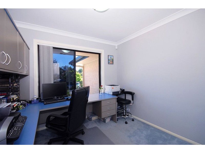 34 FURNESS CR, Sinnamon Park QLD 4073