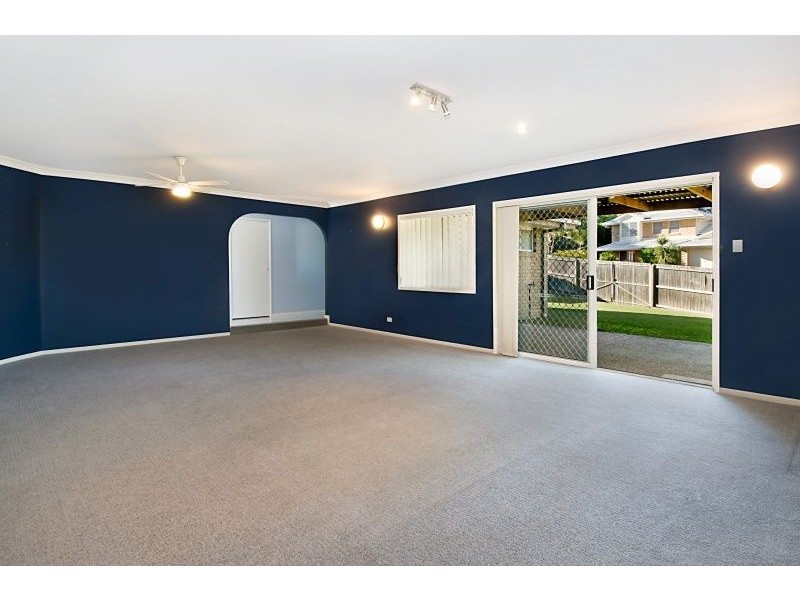 42 WOODROSE CR, Sinnamon Park QLD 4073