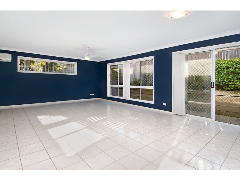 42 WOODROSE CR, Sinnamon Park QLD 4073