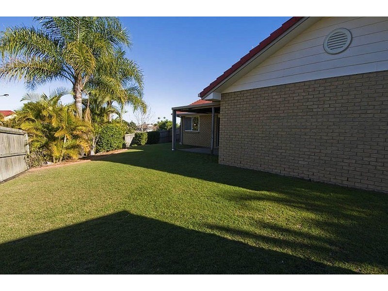 42 WOODROSE CR, Sinnamon Park QLD 4073