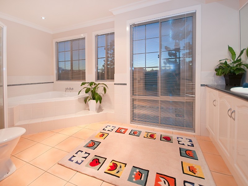 31  Thomas Macleod Ave, Sinnamon Park QLD 4073