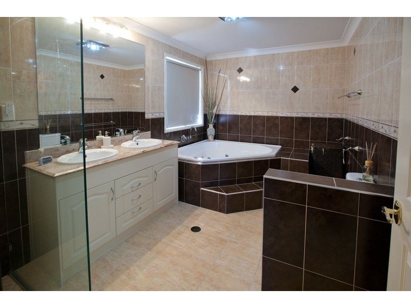 5 COOPERS CLOSE, Sinnamon Park QLD 4073