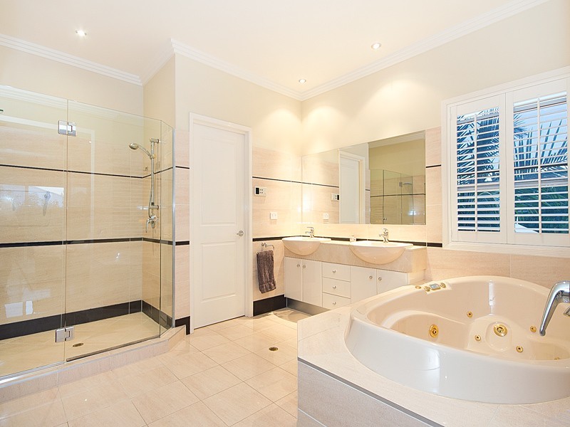 73 SANCTUARY PLACE, Fig Tree Pocket QLD 4069