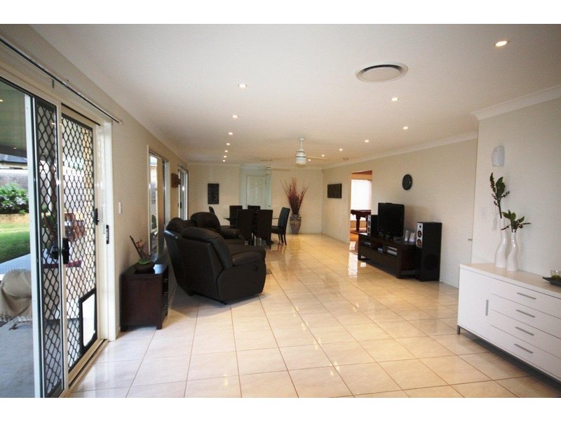 6  Surrey  Close, Bald Hills QLD 4036