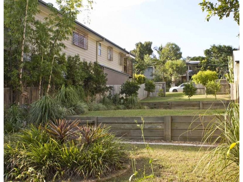 27 Burnham Rd, Bardon QLD 4065