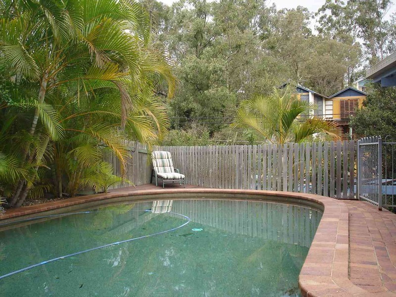 8a Rosewood St, Bardon QLD 4065