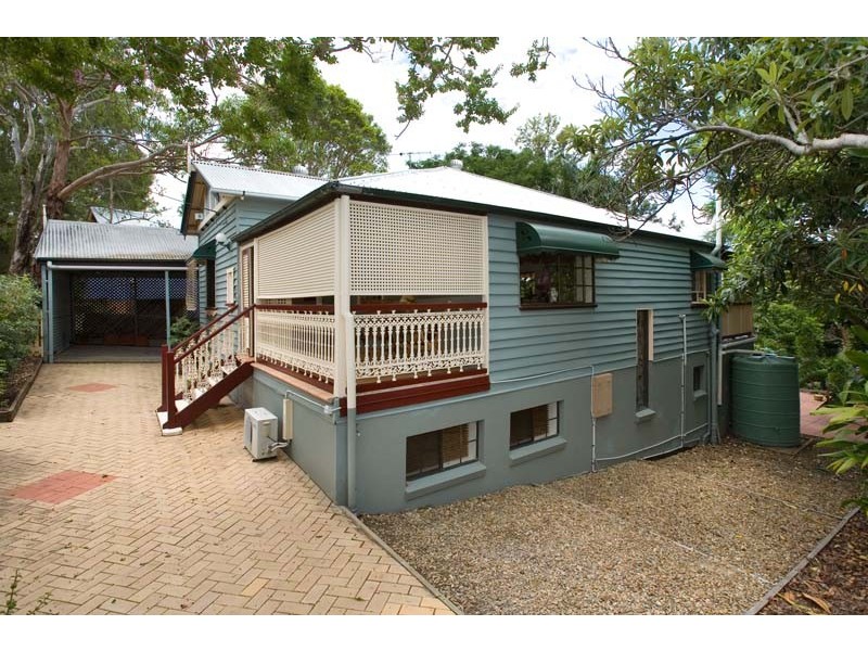22 Sixth Ave, Bardon QLD 4065