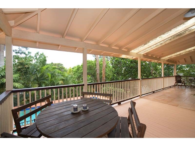 22 Sixth Ave, Bardon QLD 4065