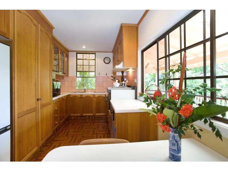 22 Sixth Ave, Bardon QLD 4065