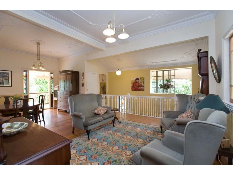 22 Sixth Ave, Bardon QLD 4065
