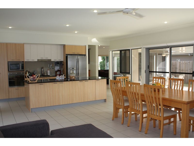 68 Mossvale Dr, Wakerley QLD 4154