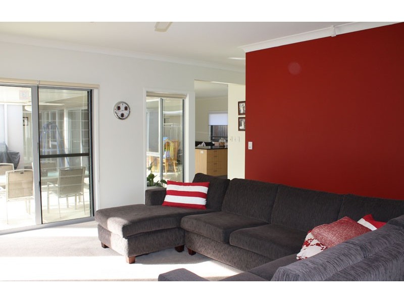 68 Mossvale Dr, Wakerley QLD 4154