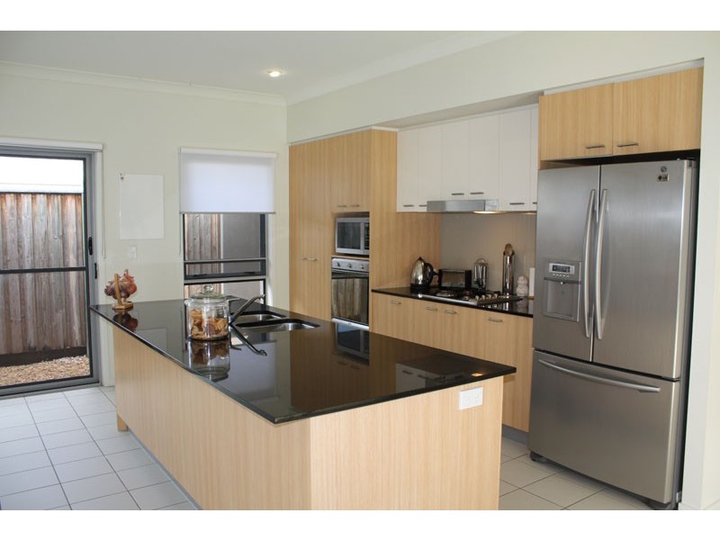 68 Mossvale Dr, Wakerley QLD 4154