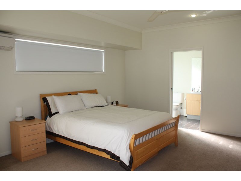 68 Mossvale Dr, Wakerley QLD 4154