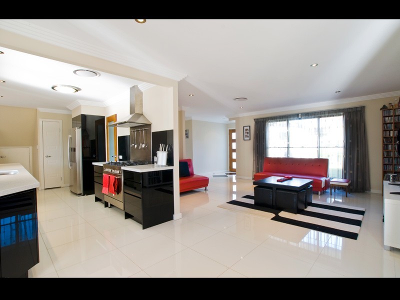 1 Ambrosius St, Carindale QLD 4152