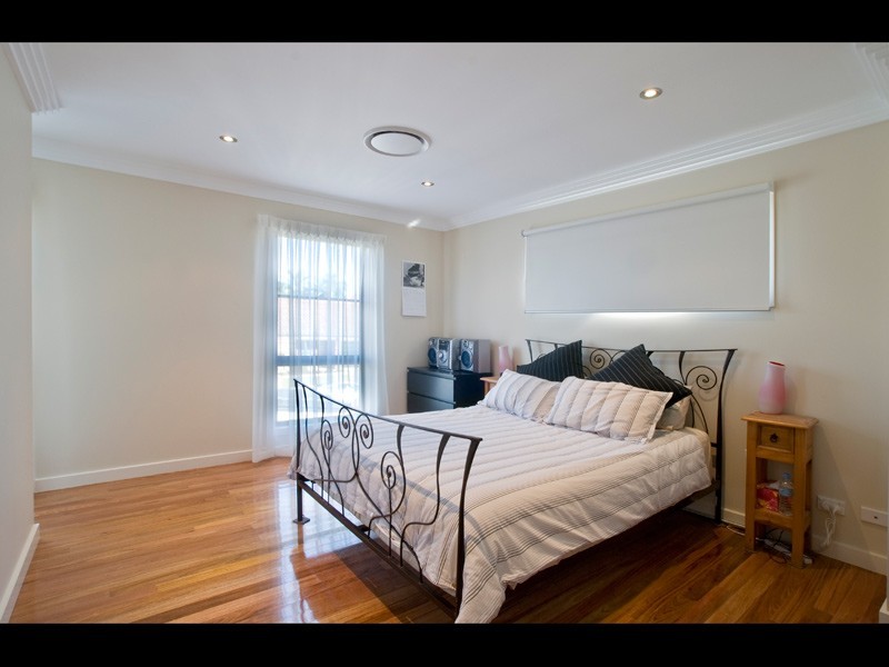 1 Ambrosius St, Carindale QLD 4152