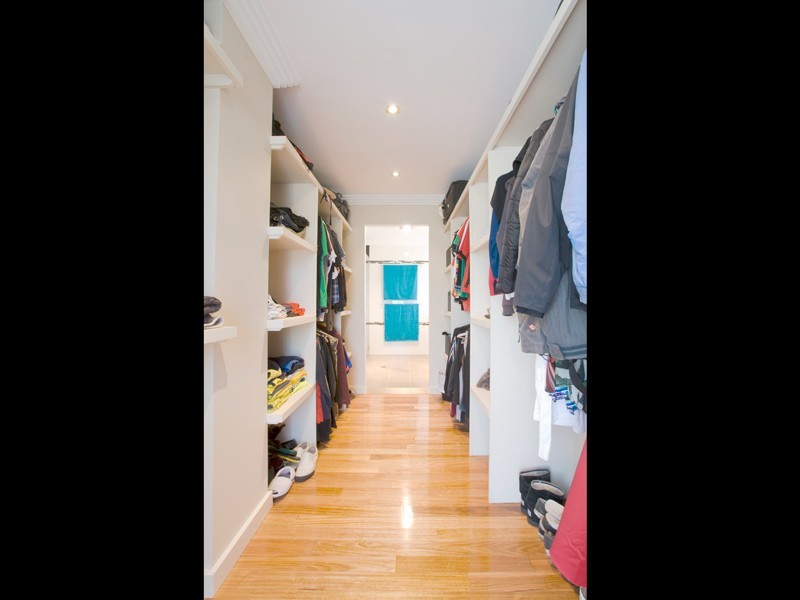 1 Ambrosius St, Carindale QLD 4152